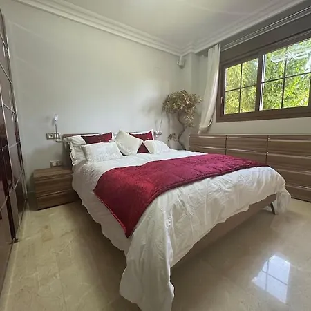 Rymlig Laegenhet Gazules Del Sol, Benahavis Apartment Estepona